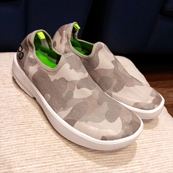 OOFOS Camouflage Slip-On Shoes Size 9 - Picture 1 of 5